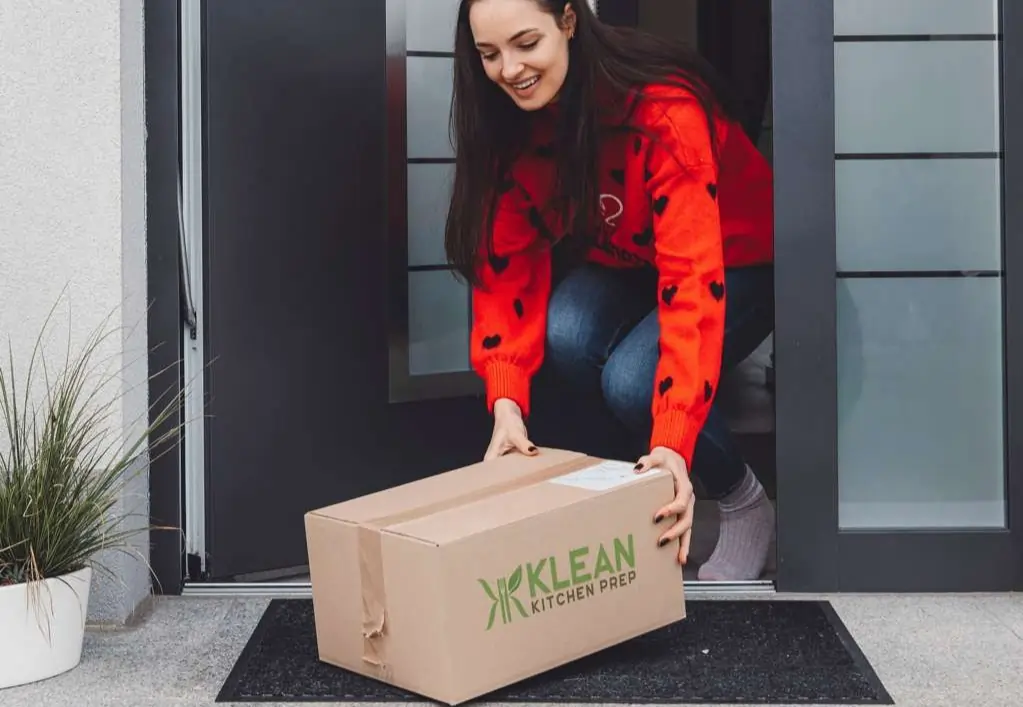 <p>DELICIOUSNESS<br />
DELIVERED TO YOUR DOOR</p>
